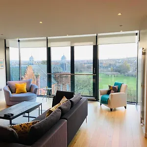 Quartermile Meadows View 2 Bedroom - With Free Parking Apartment Edinburgh